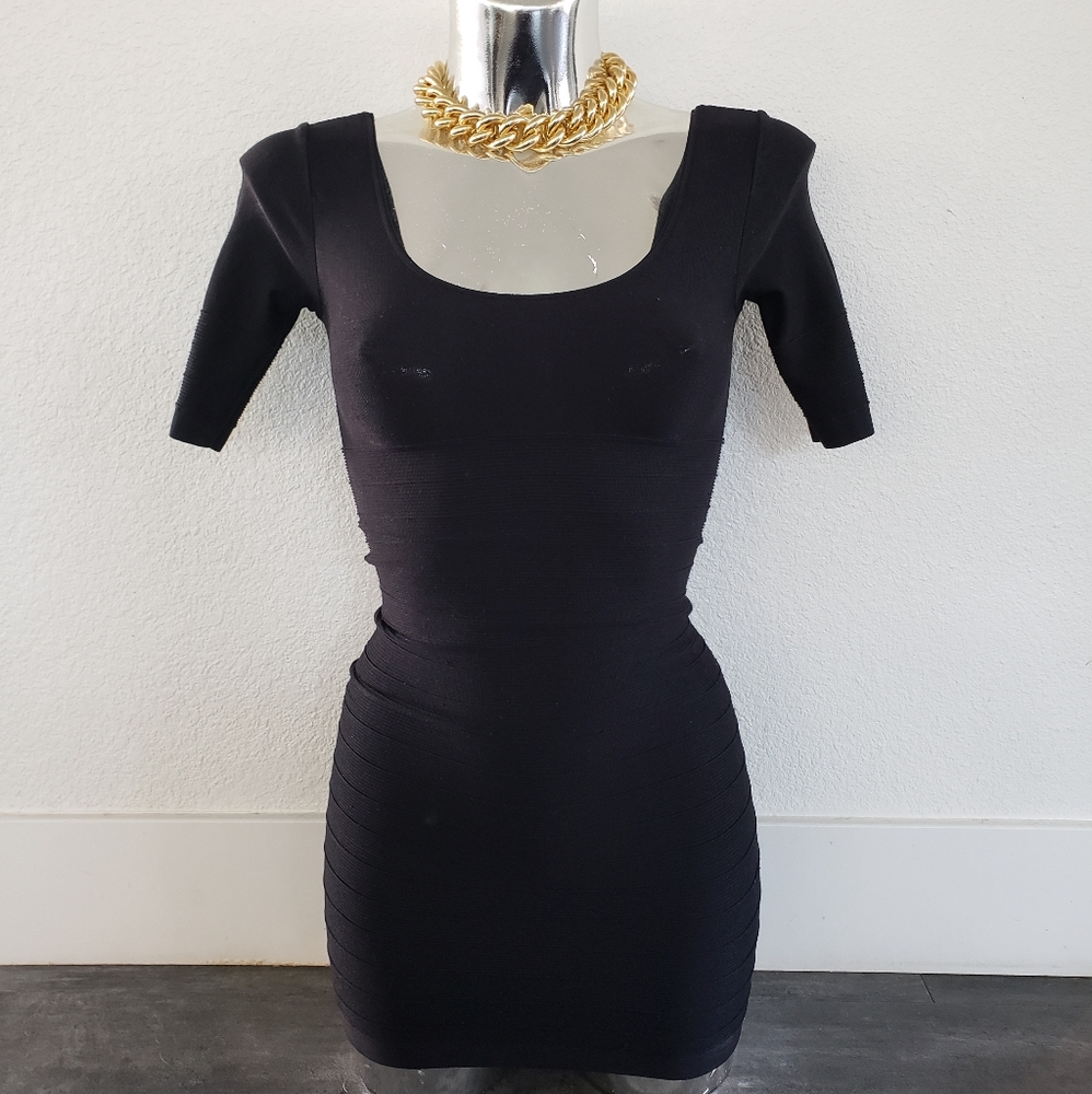 Black Lined Bebe Bodycon Short Sleeve Mini